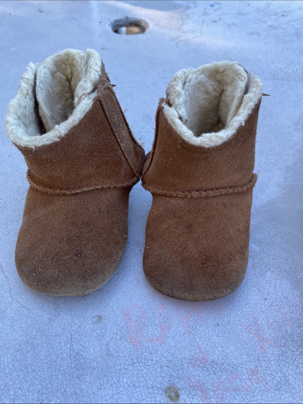 UGG Kids Brown Suede Shearling-Lined Boots Bailey Bow size2/3